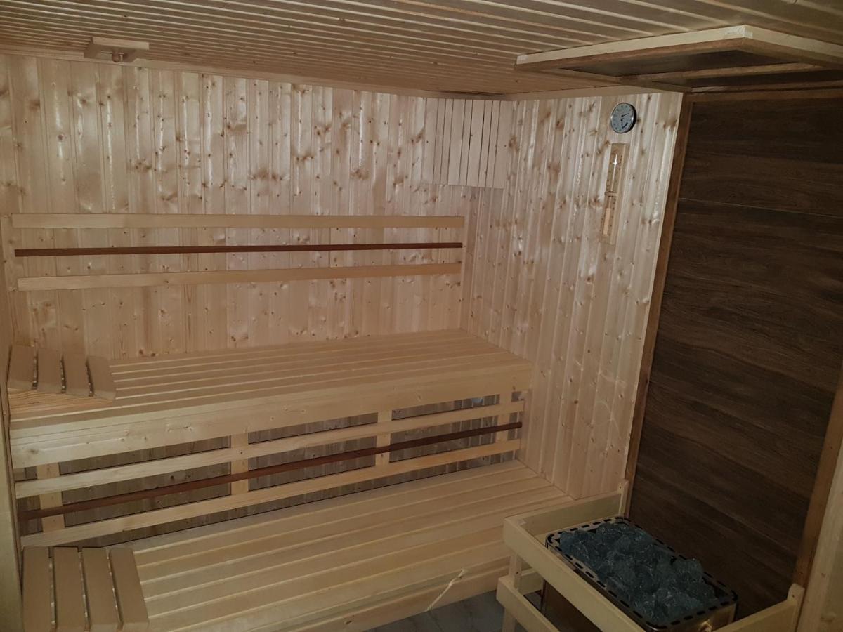 Hotel - Restauracja "Sloneczna" ヤロチン エクステリア 写真