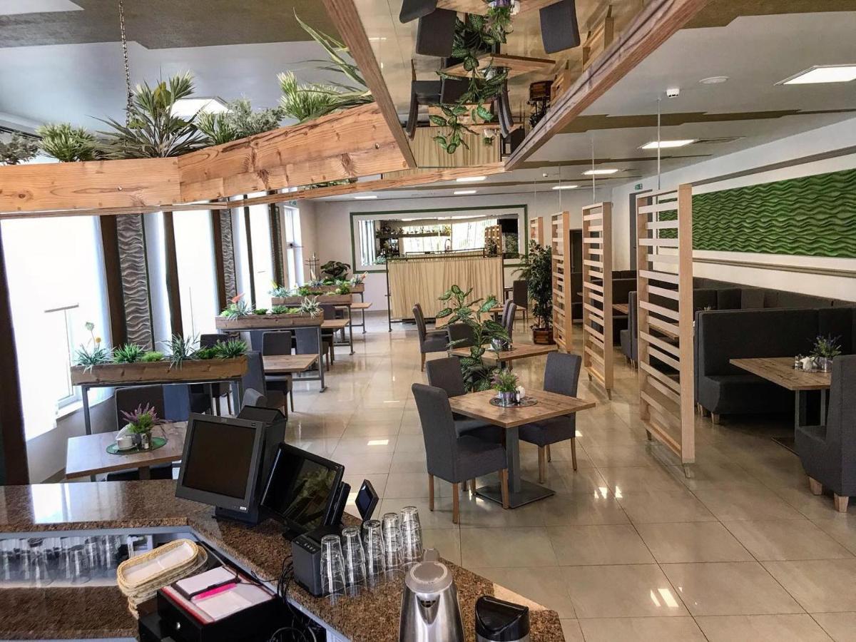 Hotel - Restauracja "Sloneczna" ヤロチン エクステリア 写真