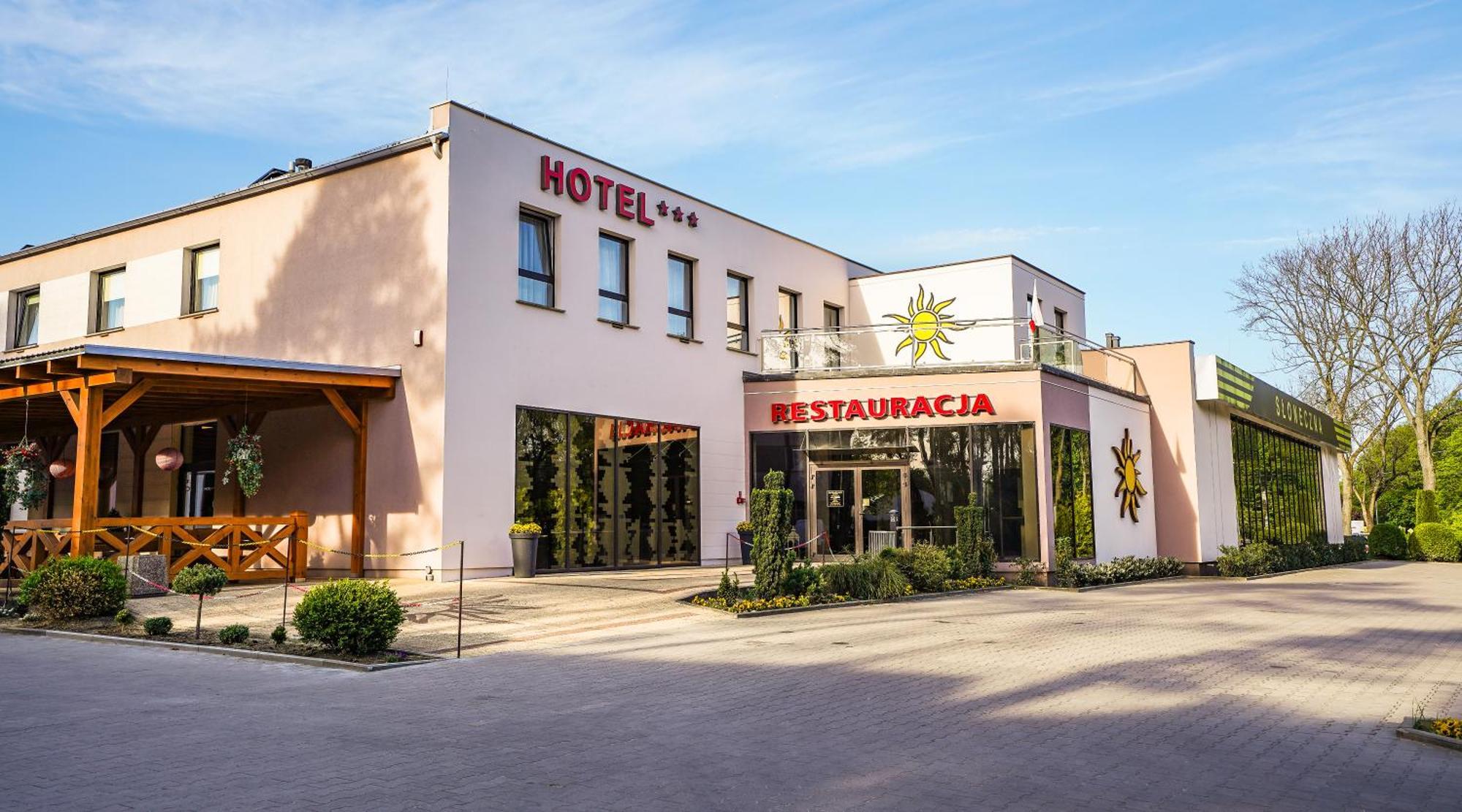 Hotel - Restauracja "Sloneczna" ヤロチン エクステリア 写真