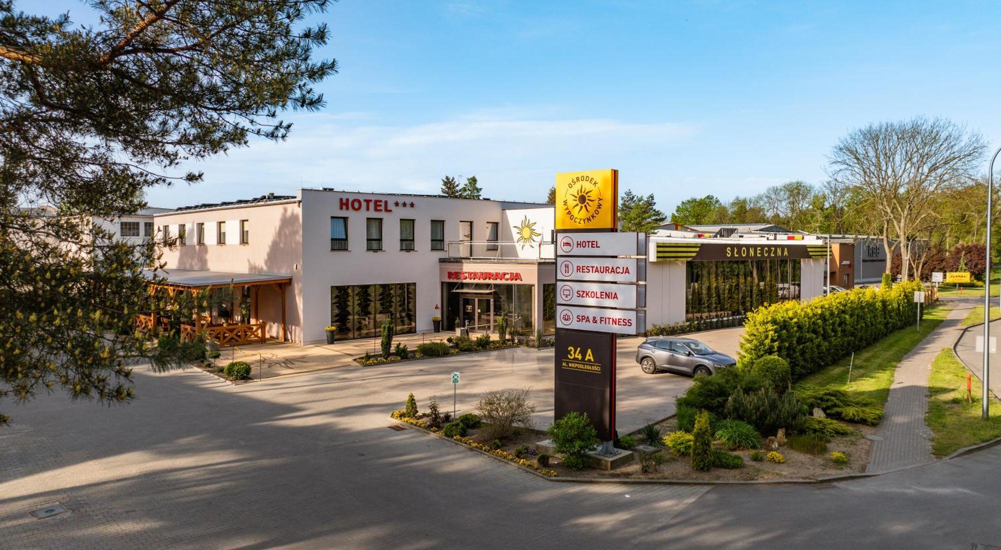 Hotel - Restauracja "Sloneczna" ヤロチン エクステリア 写真