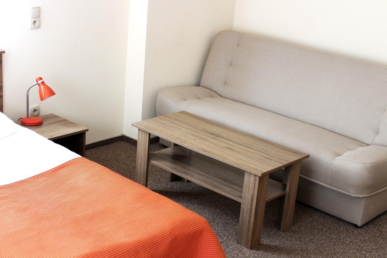 Hotel - Restauracja "Sloneczna" ヤロチン エクステリア 写真