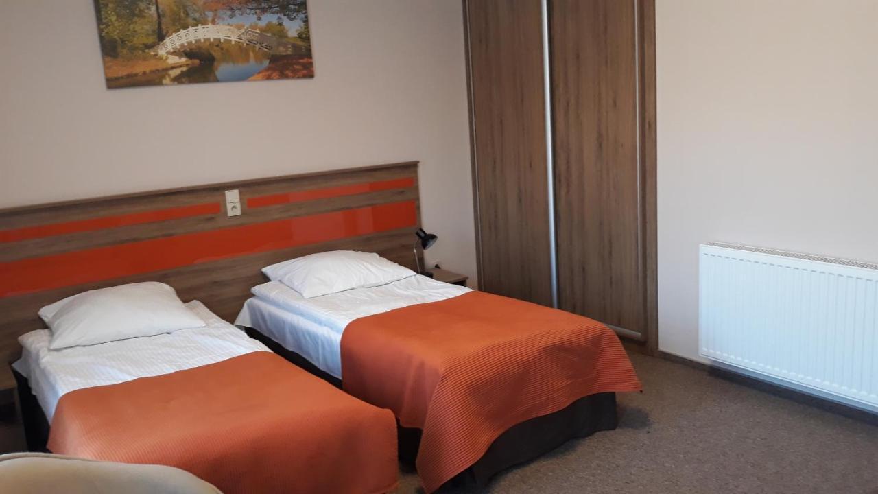 Hotel - Restauracja "Sloneczna" ヤロチン エクステリア 写真