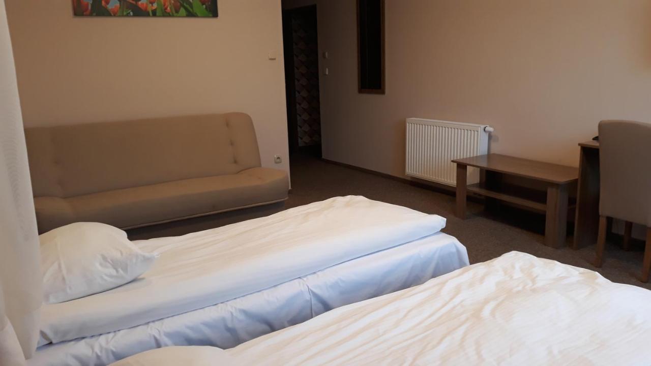 Hotel - Restauracja "Sloneczna" ヤロチン エクステリア 写真